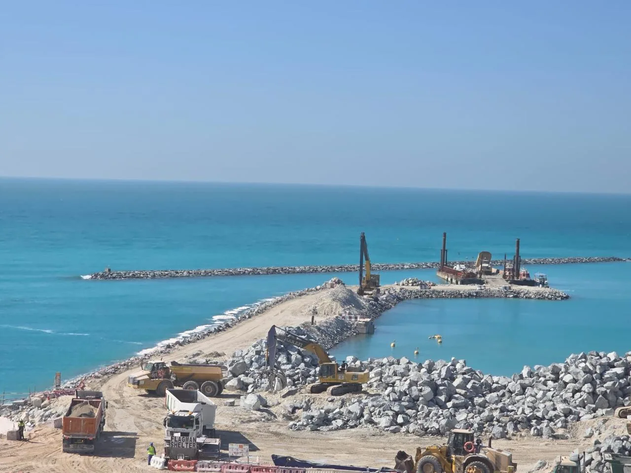 Overview of rock structures and marine plant at the Mamsha and Nobu project.